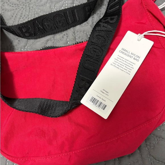 Baggu Bold Red Shoulder Bag with Black Straps - Picture 2 of 3